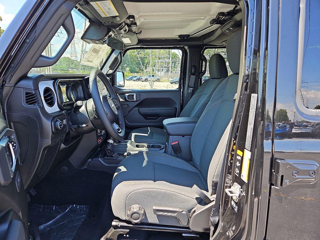 new 2025 Jeep Gladiator car, priced at $43,740