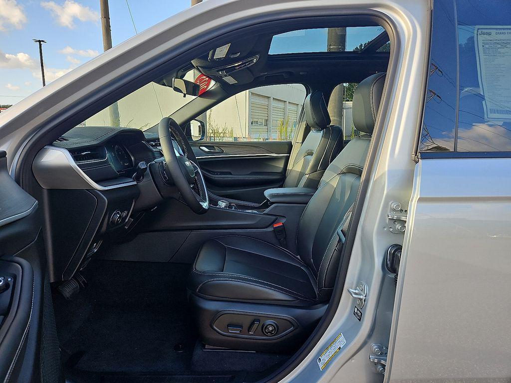new 2025 Jeep Grand Cherokee car, priced at $38,360