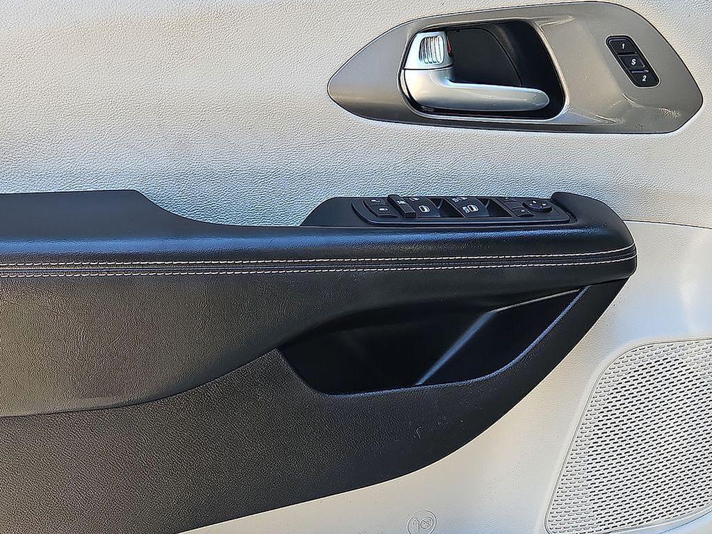 used 2022 Chrysler Pacifica car, priced at $26,686