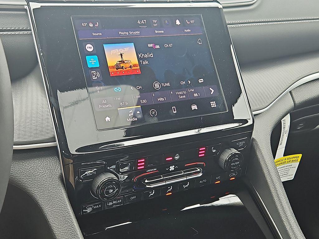 new 2025 Jeep Grand Cherokee car, priced at $31,250