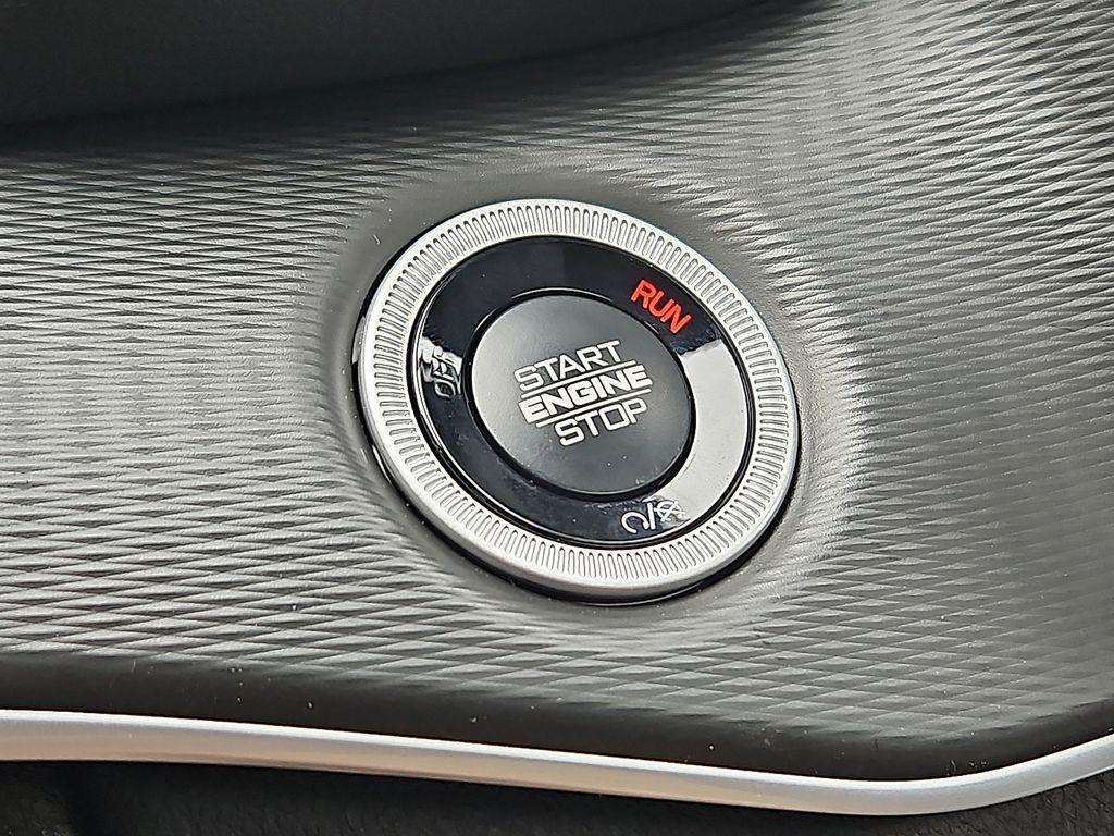 new 2025 Jeep Grand Cherokee car, priced at $31,250