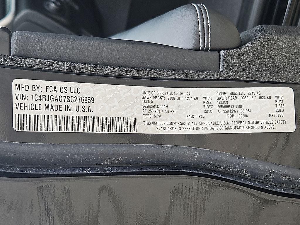 new 2025 Jeep Grand Cherokee car, priced at $31,250