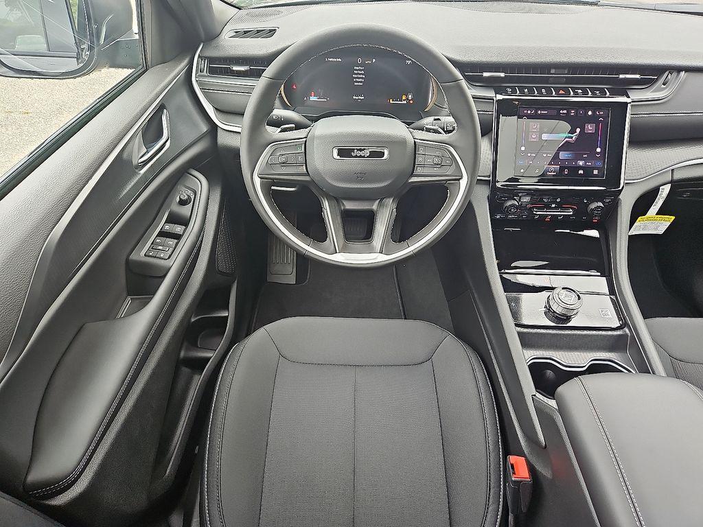 new 2025 Jeep Grand Cherokee car, priced at $31,250