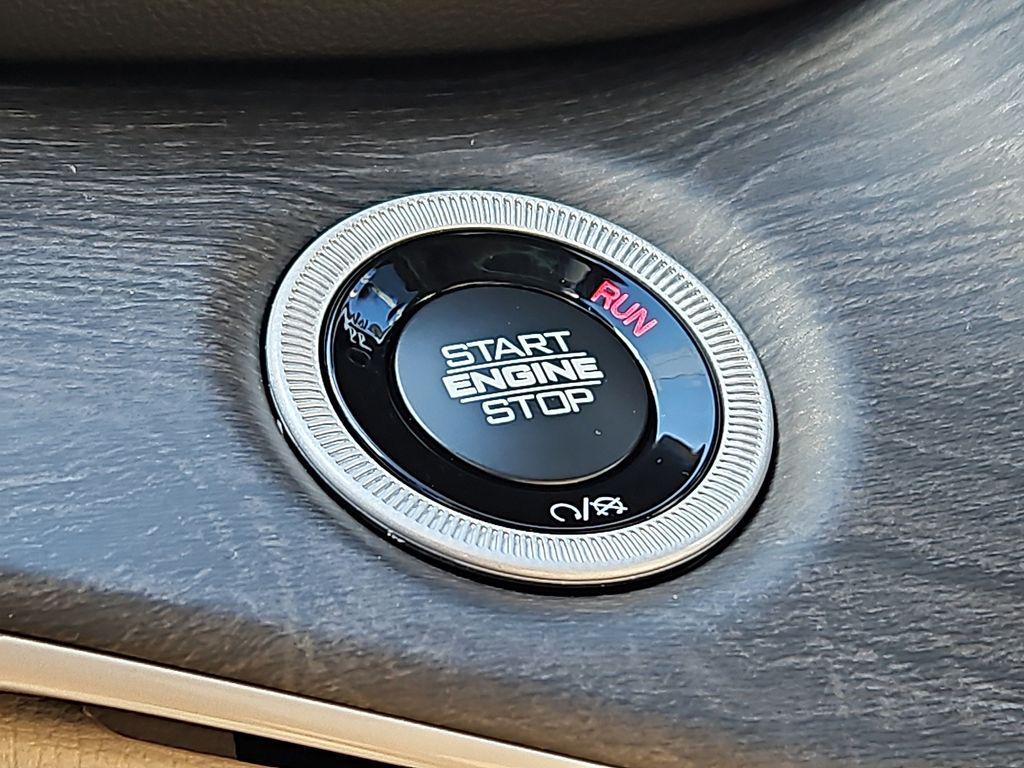 new 2025 Jeep Grand Cherokee car, priced at $46,880