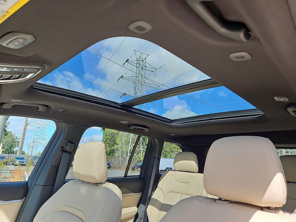 new 2025 Jeep Grand Cherokee car, priced at $46,880