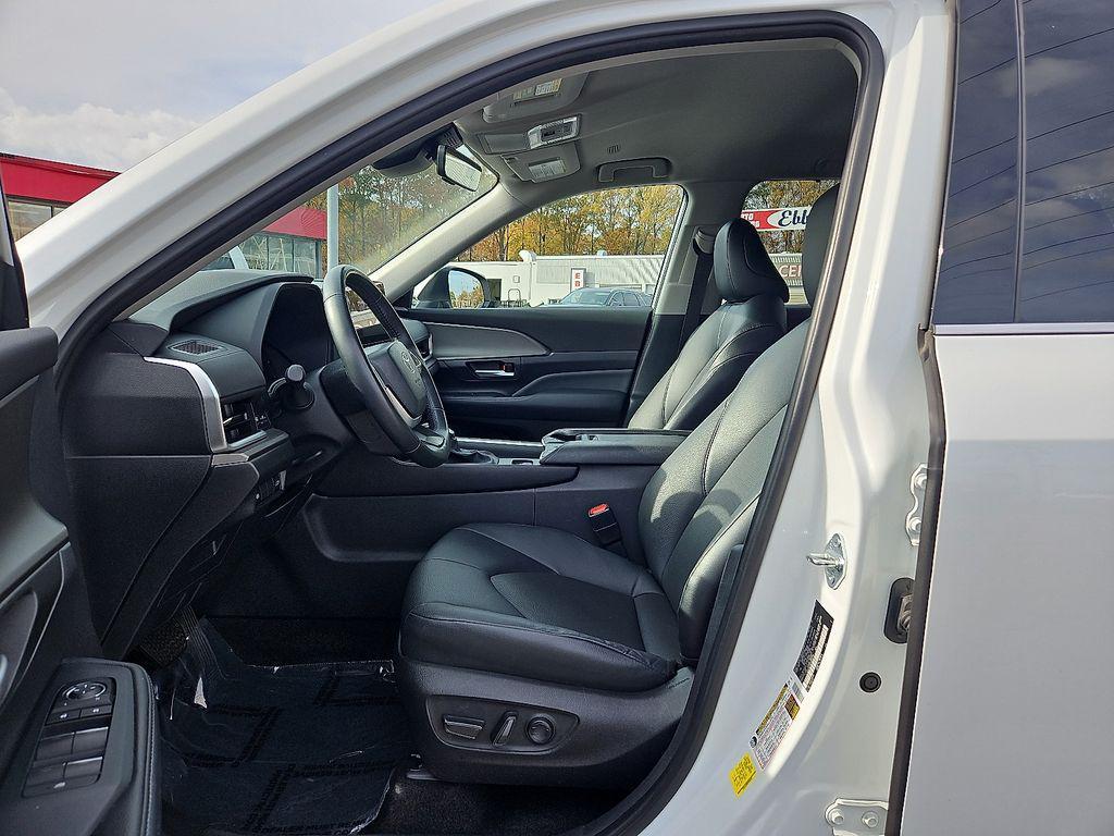 used 2024 Toyota Grand Highlander car, priced at $35,016