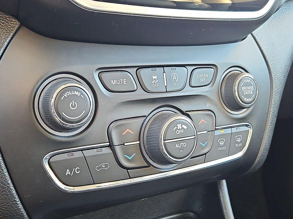 used 2020 Jeep Cherokee car, priced at $15,788