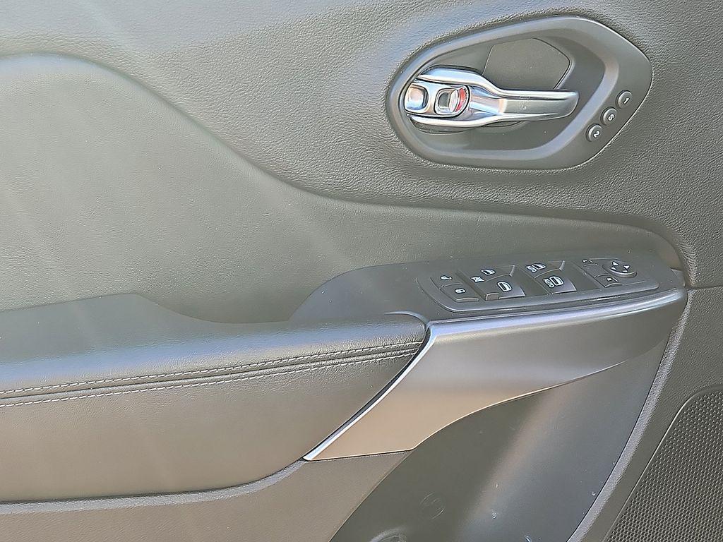 used 2020 Jeep Cherokee car, priced at $15,788