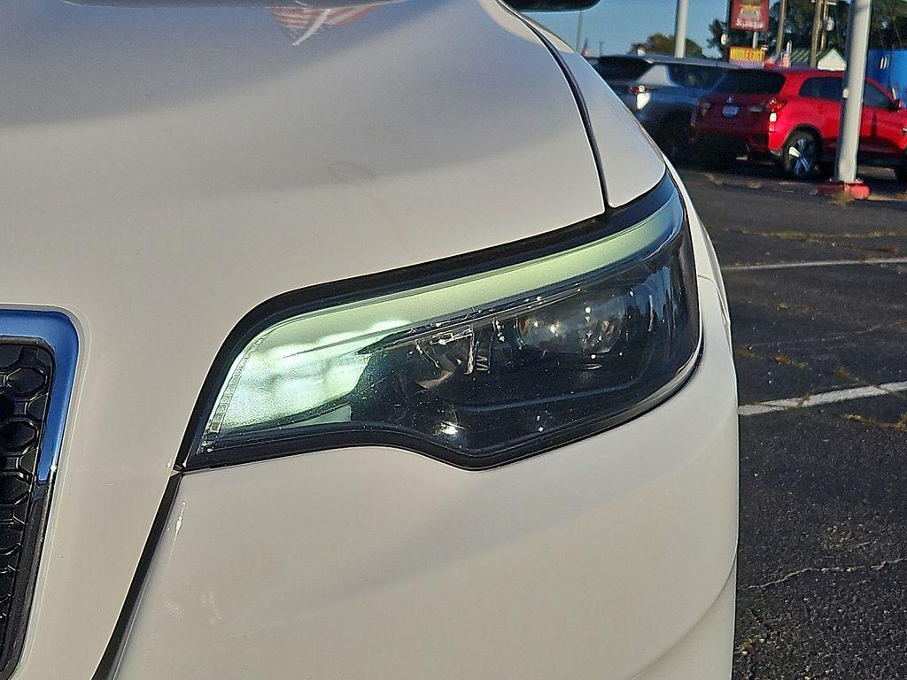 used 2020 Jeep Cherokee car, priced at $15,788