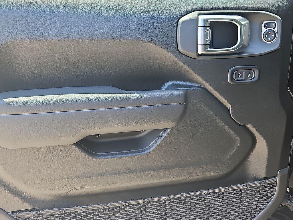 new 2025 Jeep Gladiator car, priced at $37,161