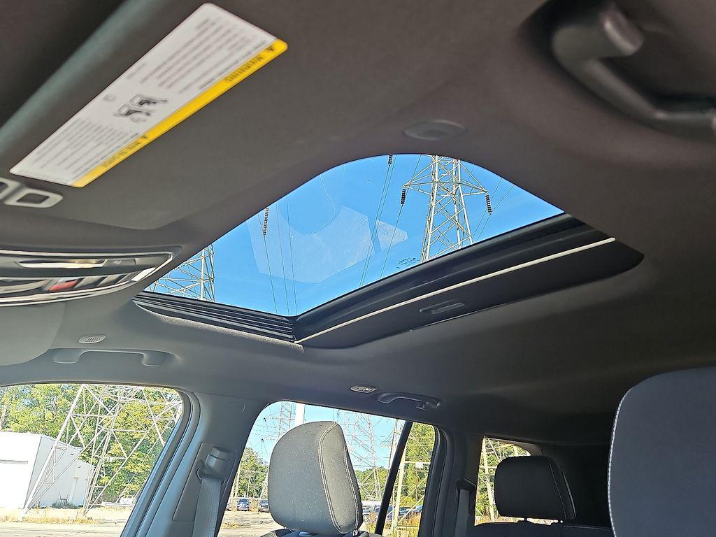 new 2025 Jeep Grand Cherokee car, priced at $36,000