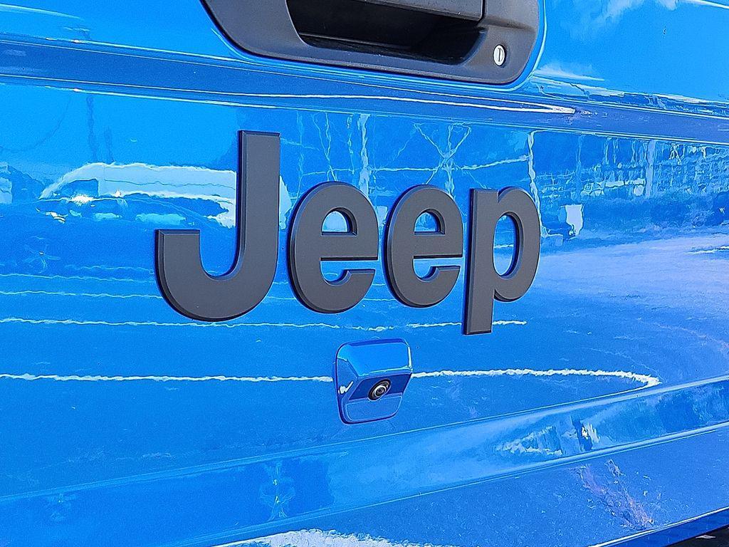 new 2025 Jeep Gladiator car, priced at $46,225