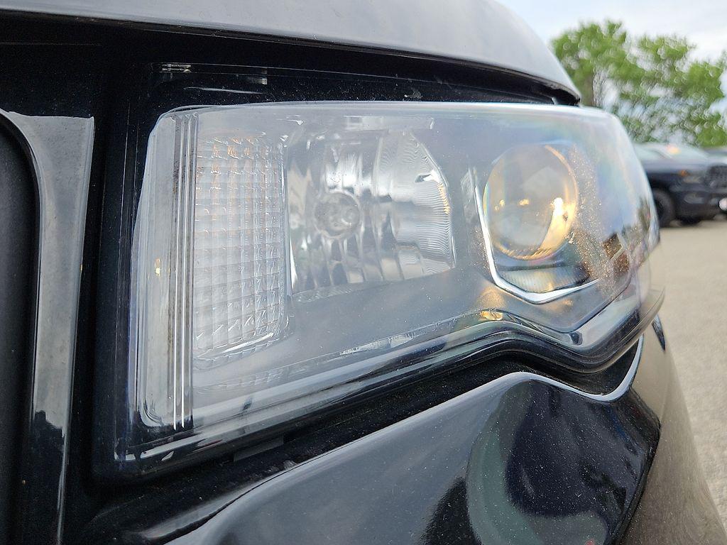 used 2021 Jeep Grand Cherokee car, priced at $27,238