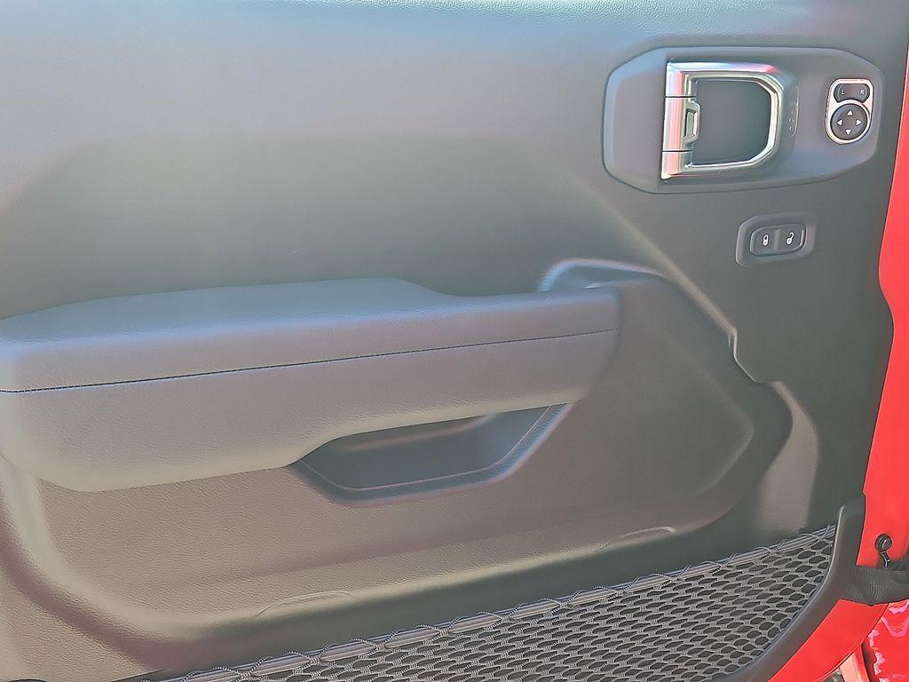 new 2025 Jeep Wrangler car, priced at $43,997