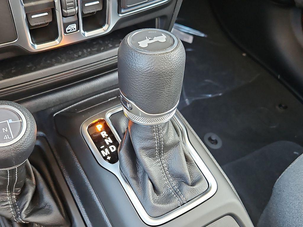 new 2025 Jeep Wrangler car, priced at $43,997