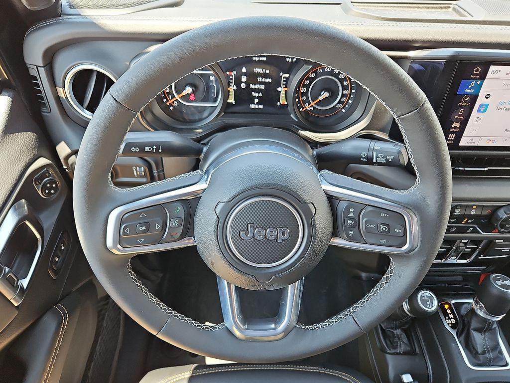 new 2025 Jeep Wrangler car, priced at $45,318