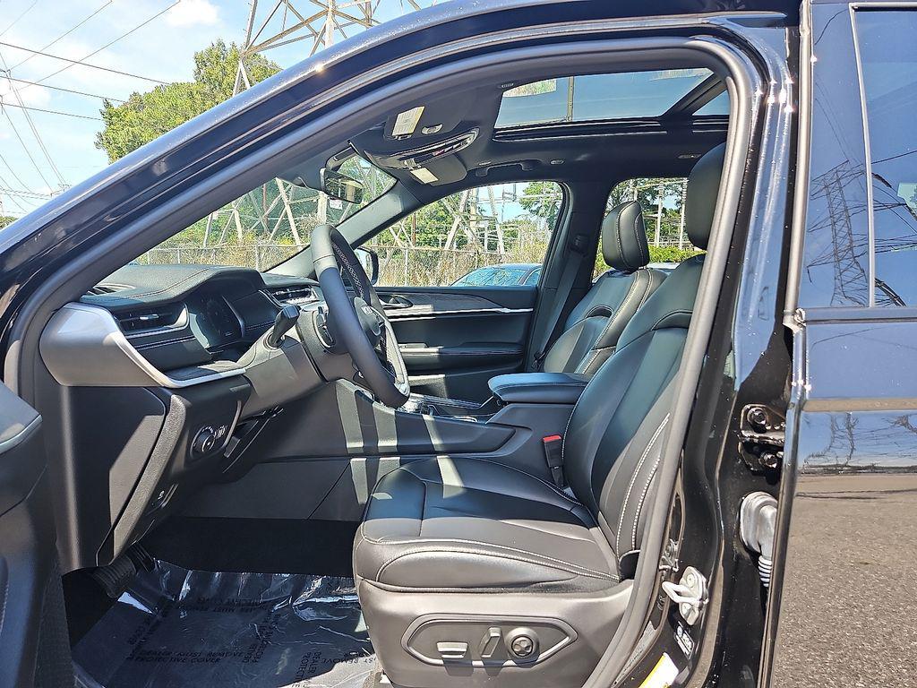 new 2025 Jeep Grand Cherokee L car, priced at $45,110