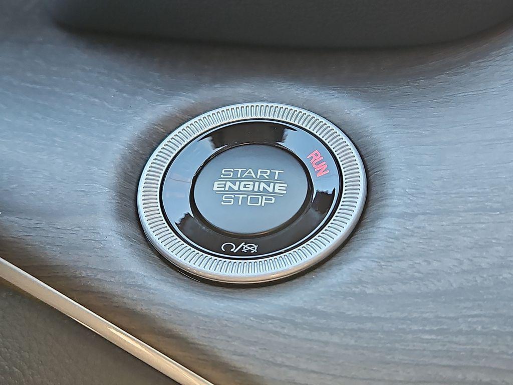 new 2025 Jeep Grand Cherokee car, priced at $38,360