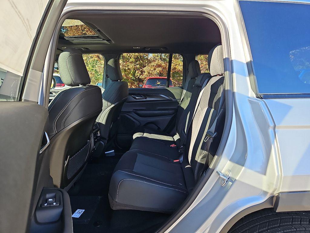 new 2025 Jeep Grand Cherokee car, priced at $38,133