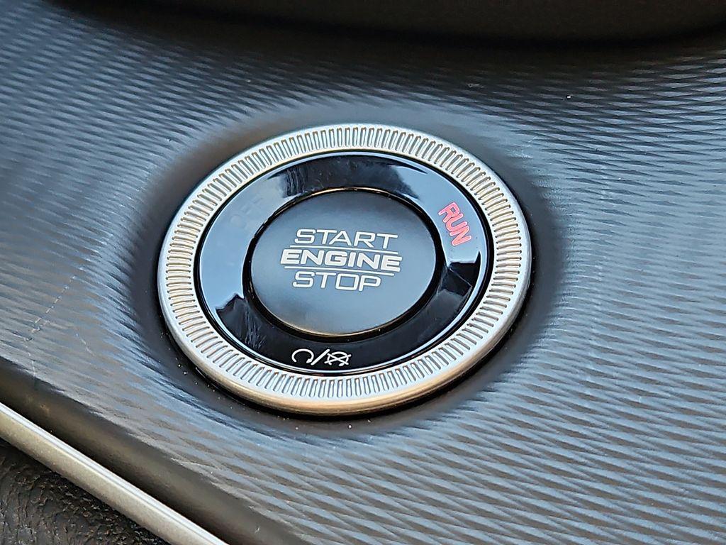 new 2025 Jeep Grand Cherokee car, priced at $38,133