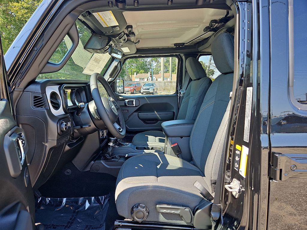 new 2025 Jeep Wrangler car, priced at $43,997