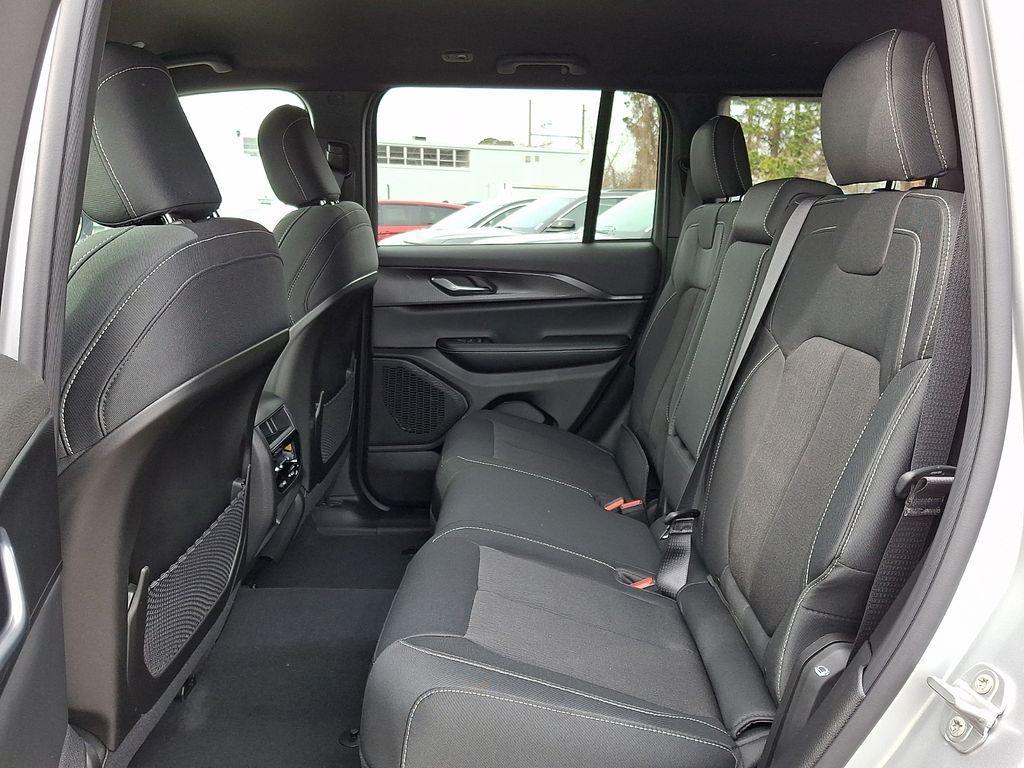 new 2026 Jeep Grand Cherokee car, priced at $42,585