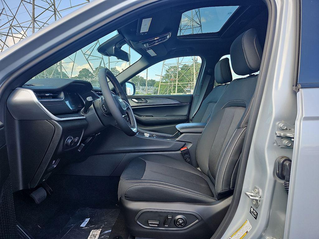 new 2025 Jeep Grand Cherokee L car, priced at $32,000