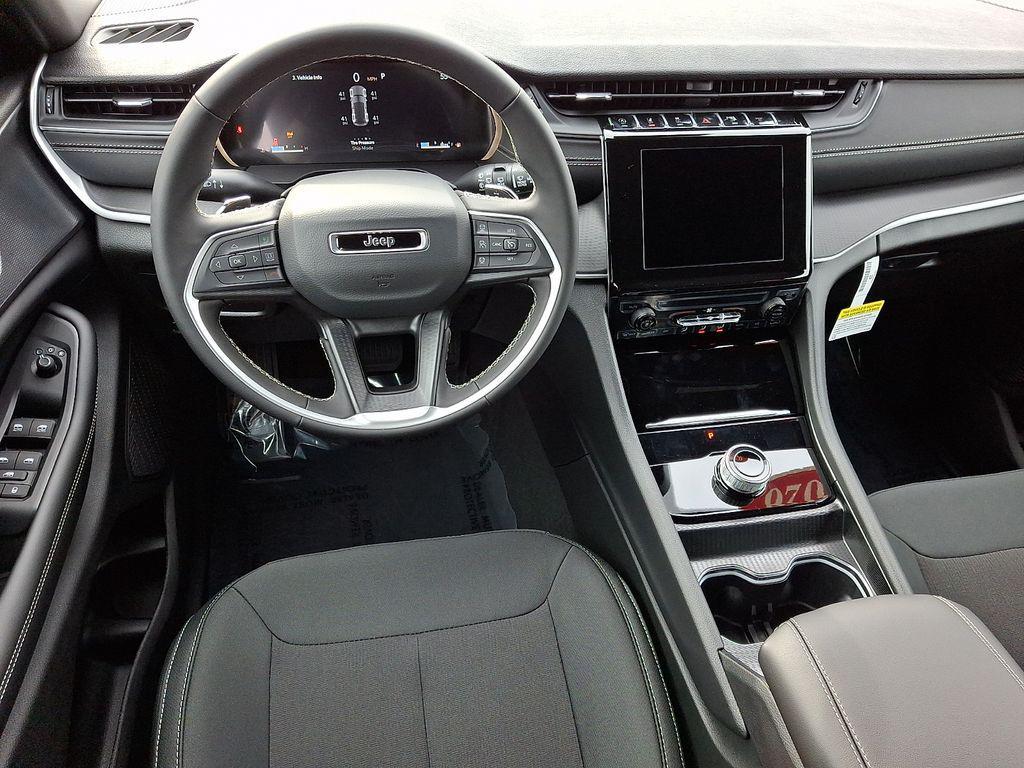 new 2026 Jeep Grand Cherokee car, priced at $42,585