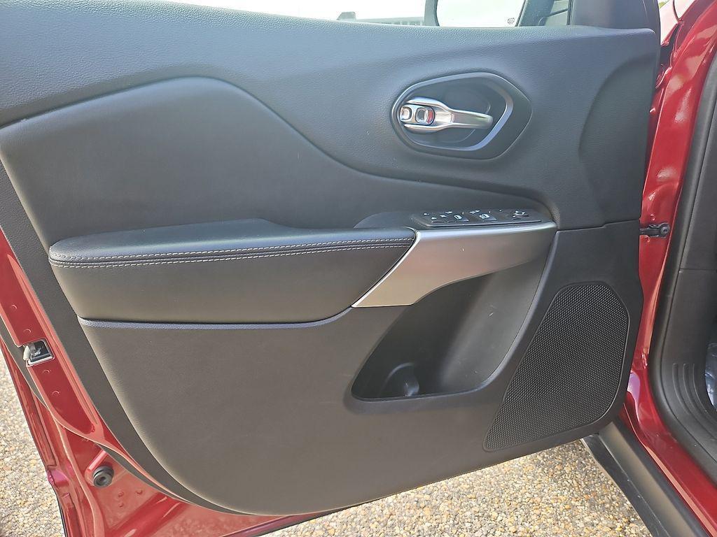 used 2021 Jeep Cherokee car, priced at $17,922