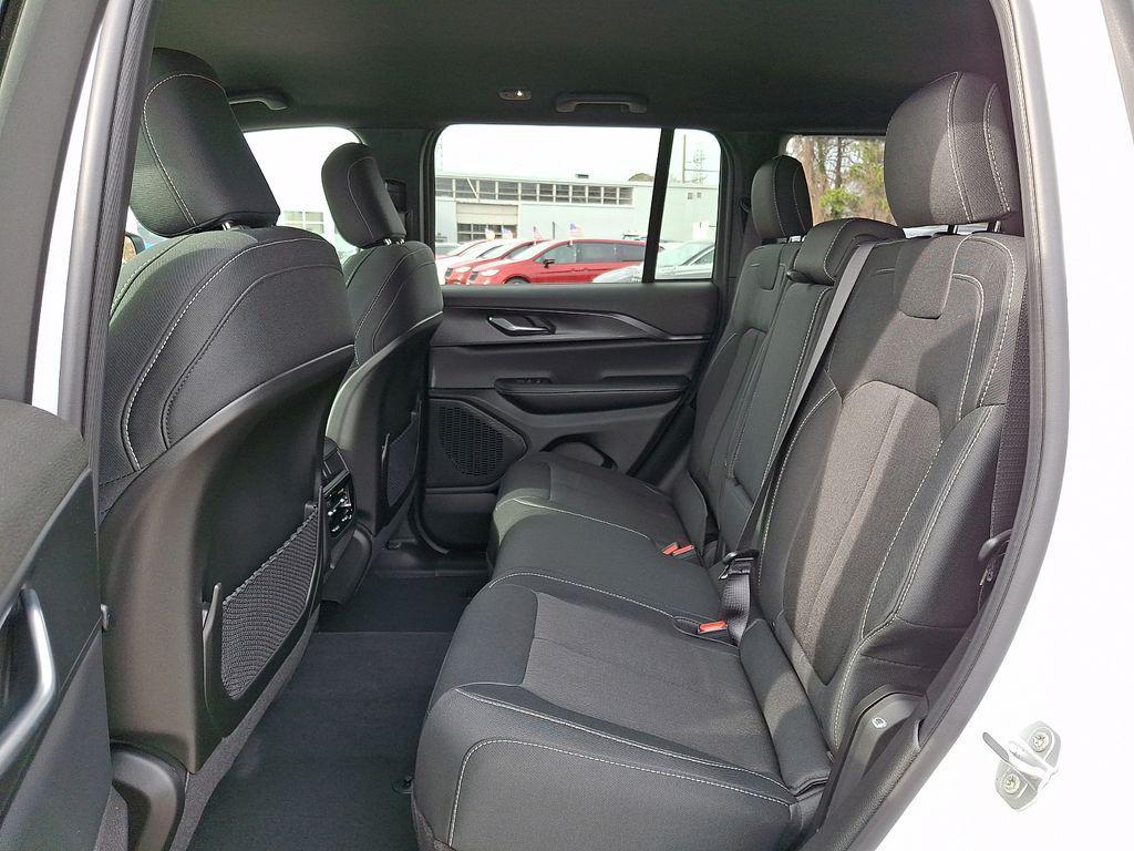 new 2026 Jeep Grand Cherokee car, priced at $41,990