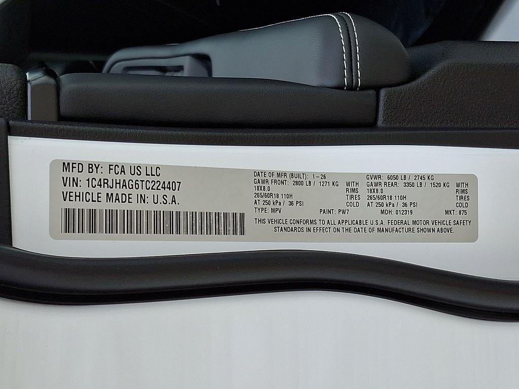 new 2026 Jeep Grand Cherokee car, priced at $41,990