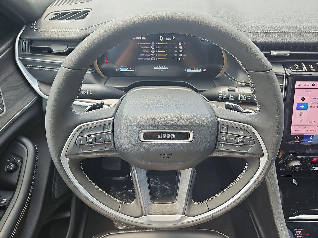 new 2025 Jeep Grand Cherokee car, priced at $41,713