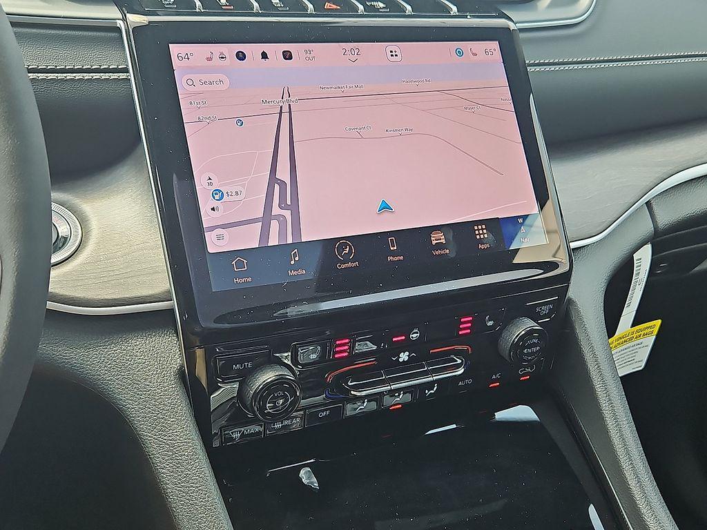 new 2025 Jeep Grand Cherokee car, priced at $41,713