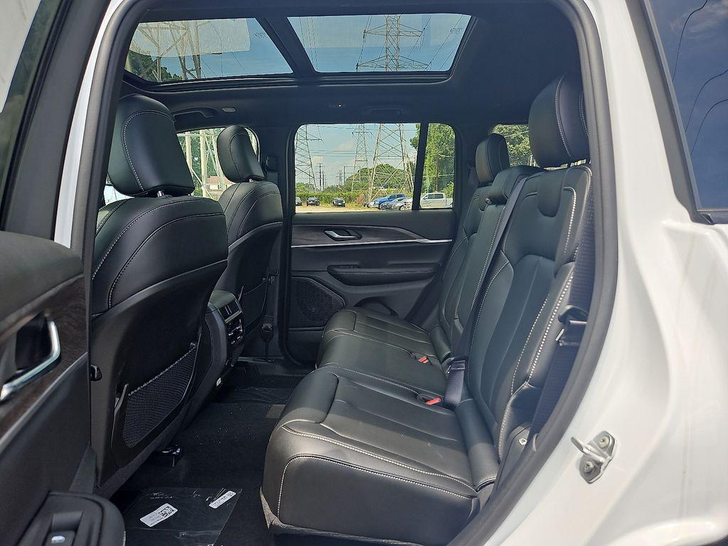 new 2025 Jeep Grand Cherokee car, priced at $41,713