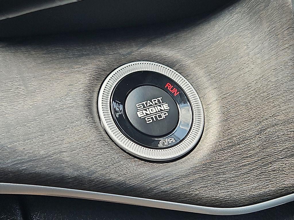 new 2025 Jeep Grand Cherokee car, priced at $41,713