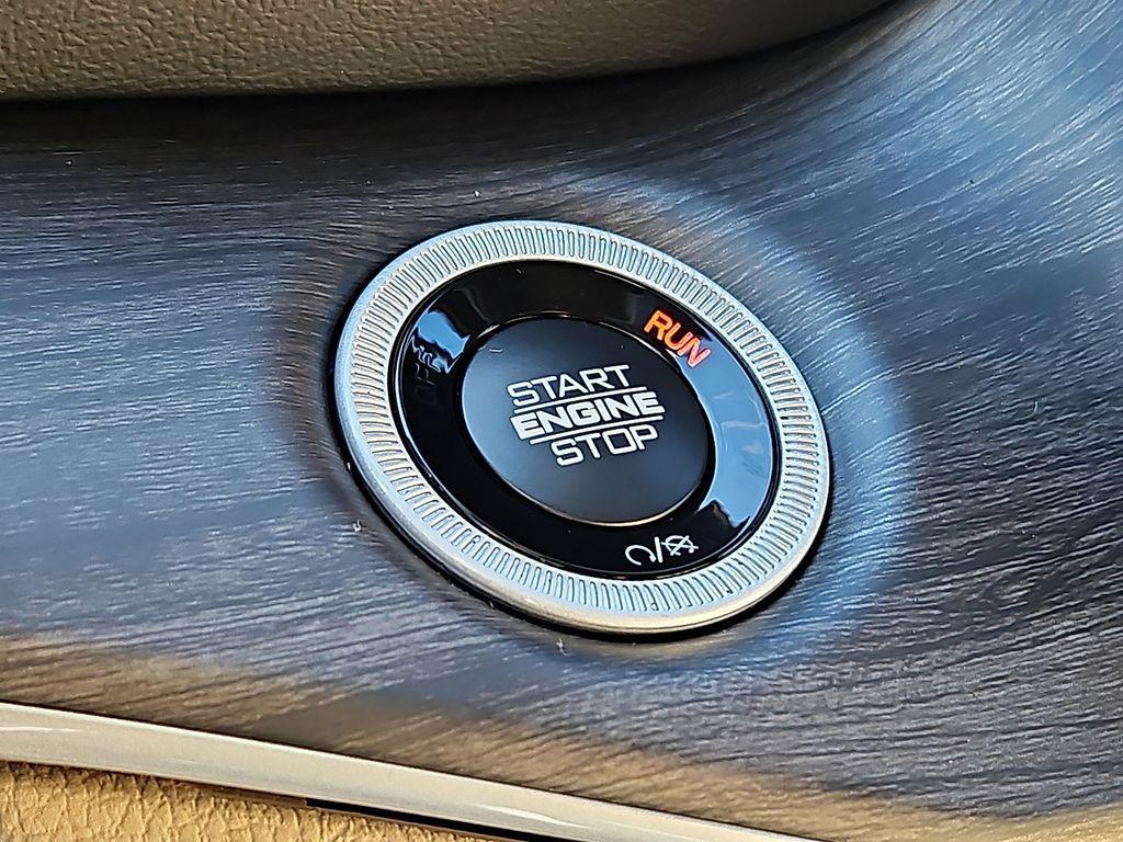 new 2025 Jeep Grand Cherokee car, priced at $43,564