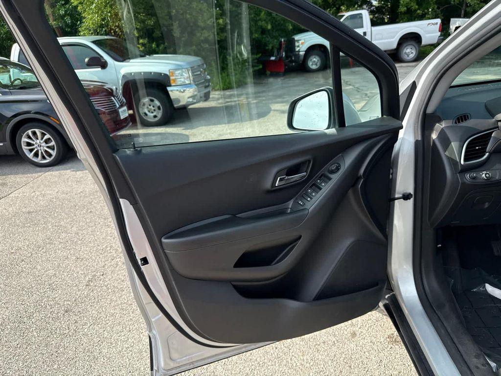 used 2022 Chevrolet Trax car, priced at $15,999