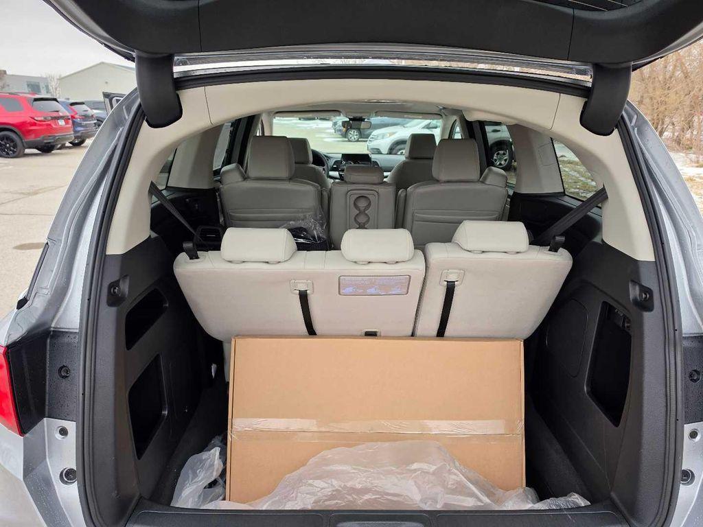 new 2026 Honda Odyssey car, priced at $44,290