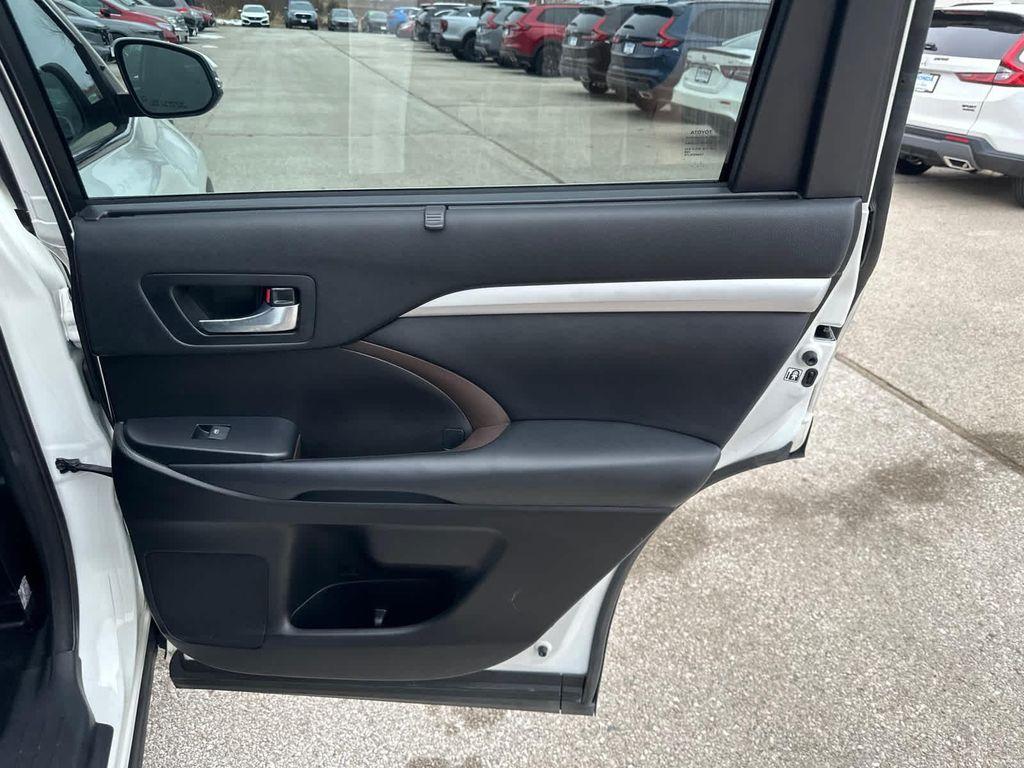 used 2018 Toyota Highlander car, priced at $22,999