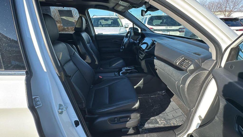 used 2022 Honda Pilot car, priced at $35,999