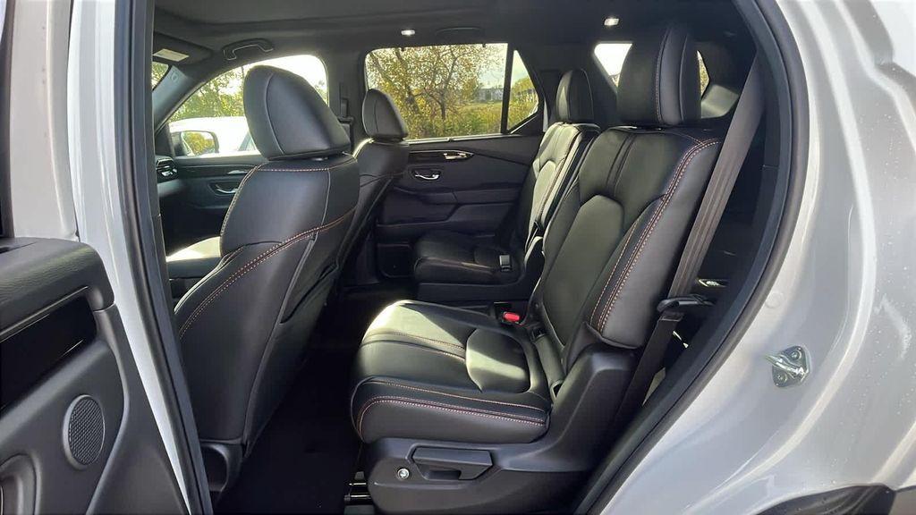 new 2025 Honda Pilot car, priced at $51,350