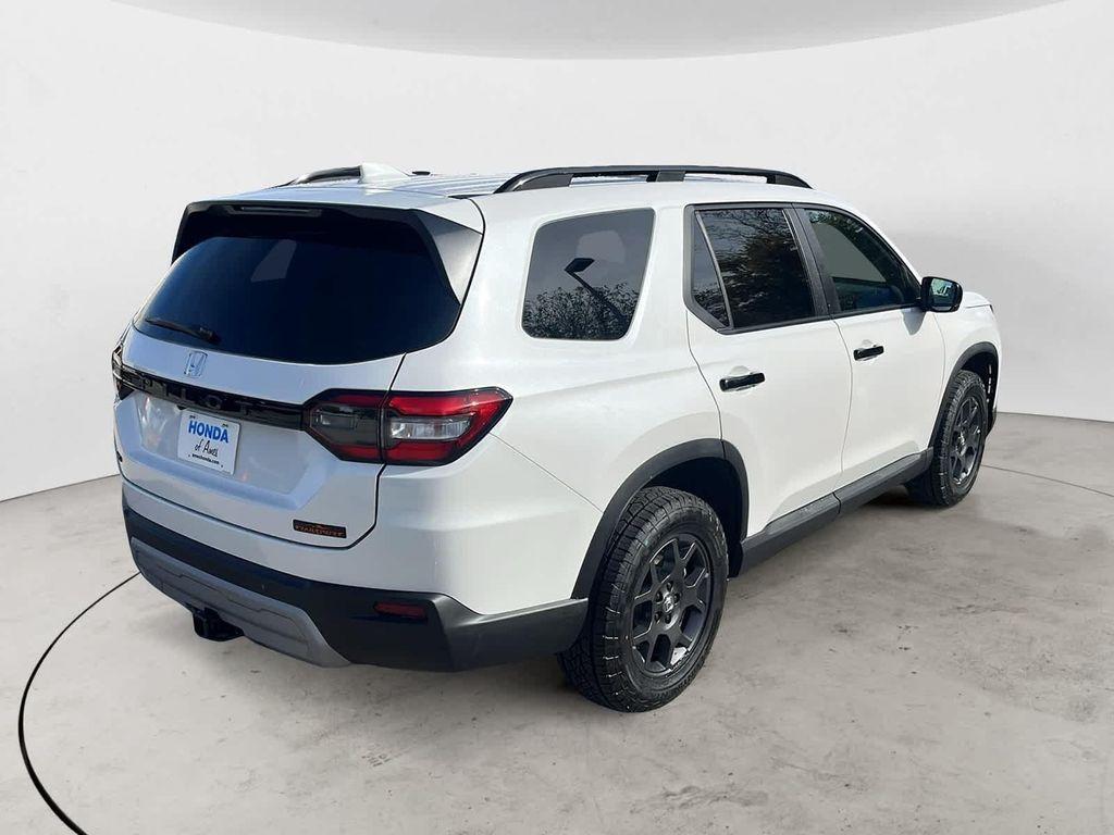 new 2025 Honda Pilot car, priced at $51,350
