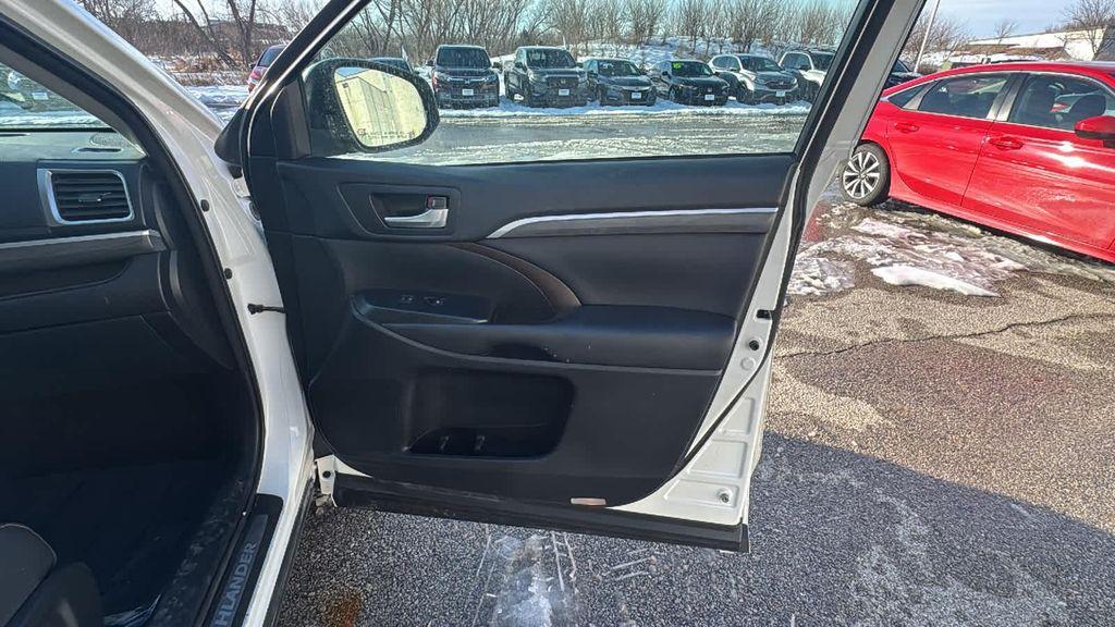 used 2017 Toyota Highlander Hybrid car, priced at $22,999