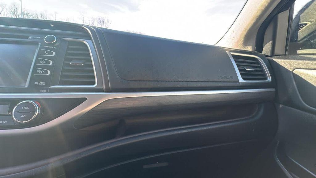 used 2017 Toyota Highlander Hybrid car, priced at $22,999