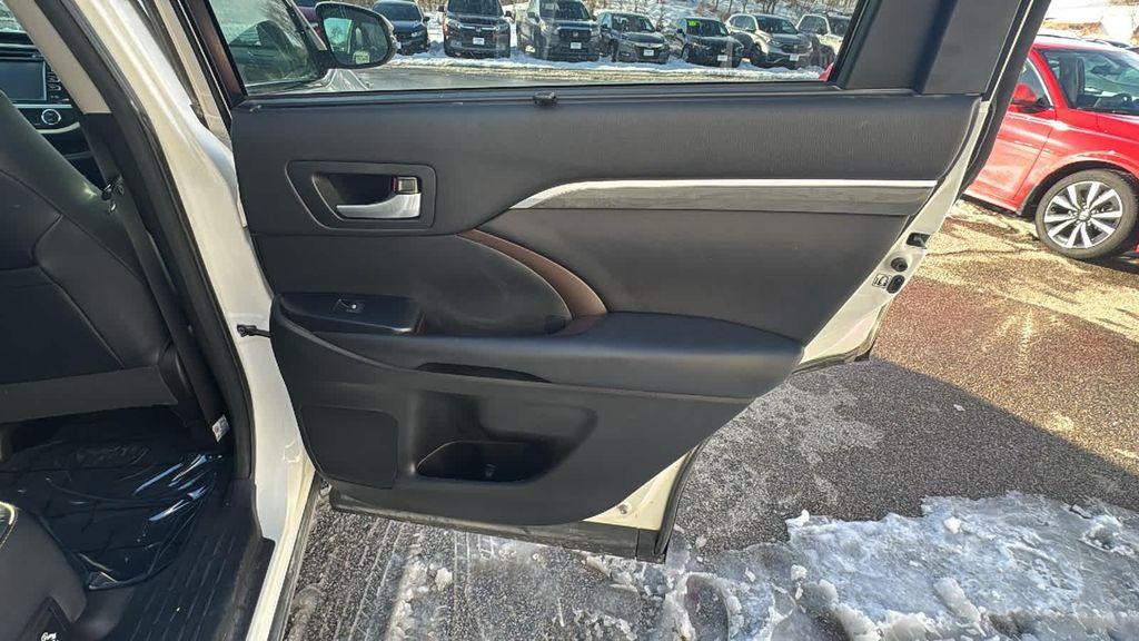 used 2017 Toyota Highlander Hybrid car, priced at $22,999