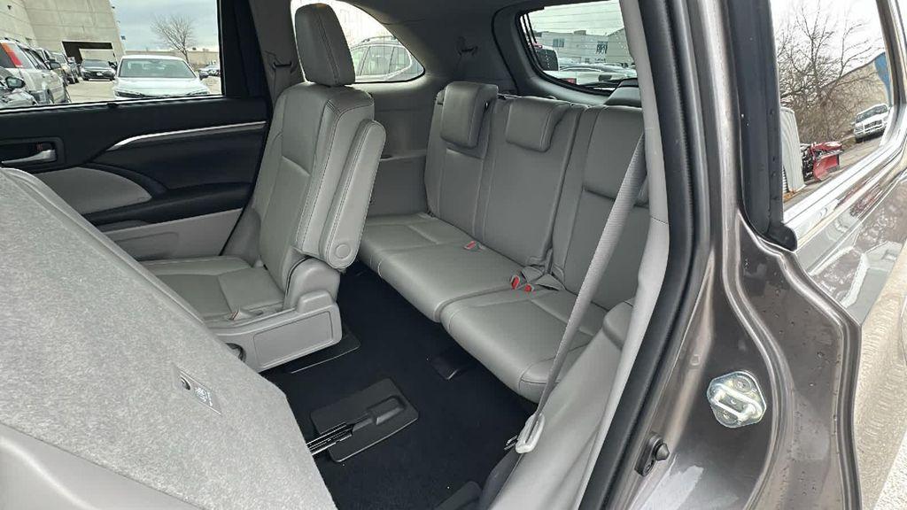 used 2019 Toyota Highlander car, priced at $29,499