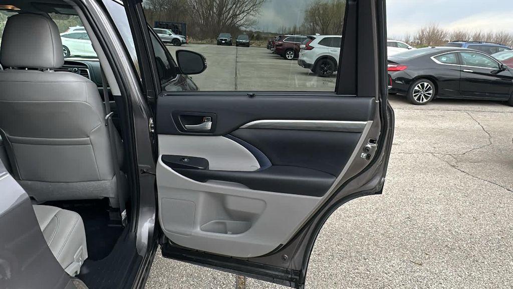 used 2019 Toyota Highlander car, priced at $29,499