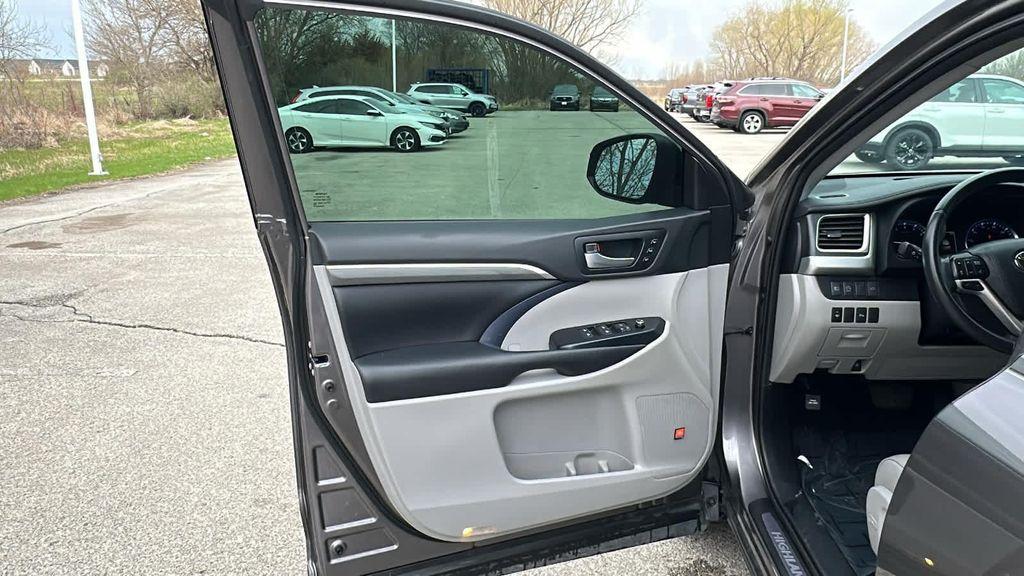 used 2019 Toyota Highlander car, priced at $29,499