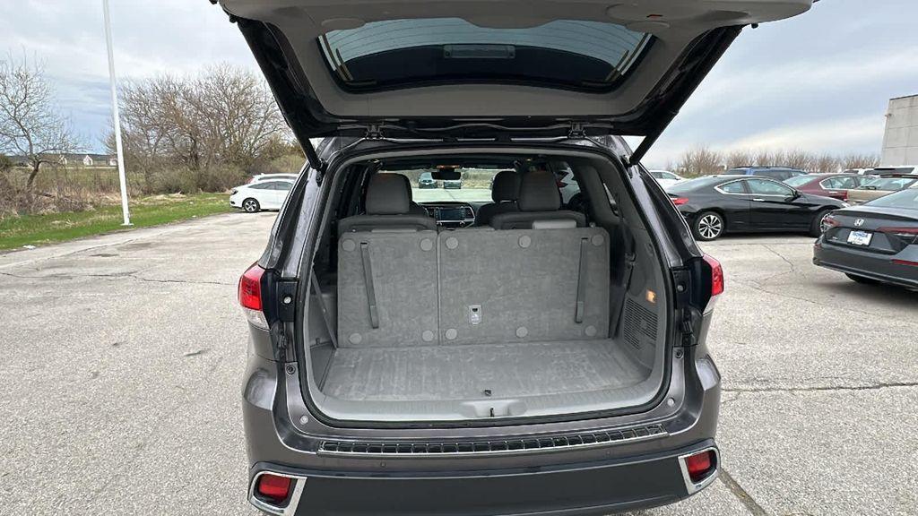used 2019 Toyota Highlander car, priced at $29,499