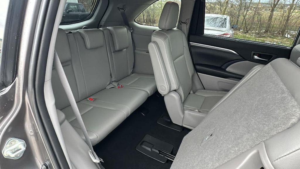 used 2019 Toyota Highlander car, priced at $29,499